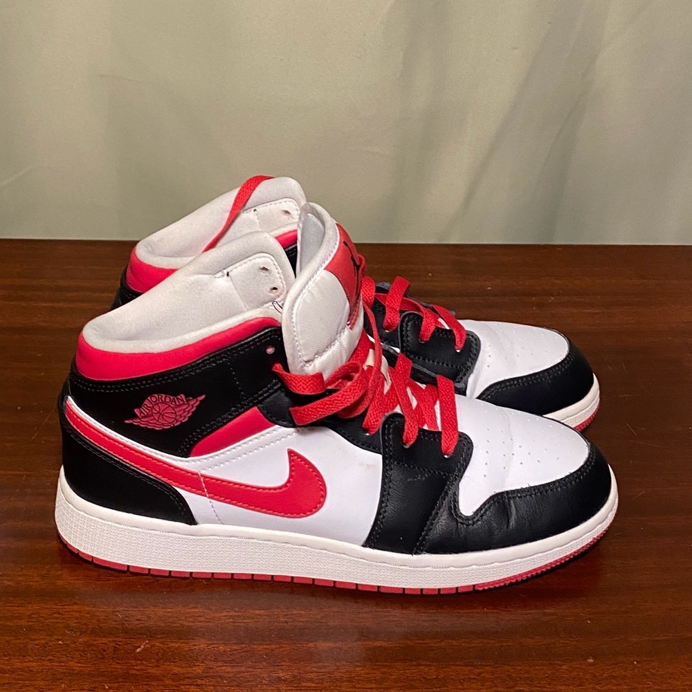 Nike Air Jordan 1 Mid Very Berry White Black Sneakers 554725-016  6.5Y